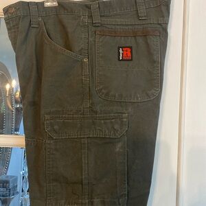 Wrangler Riggs Workwear. olive/ dark green cargo/ 6 pocket work pants.